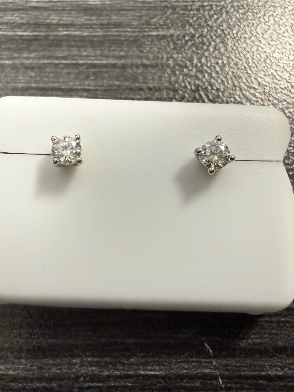 925 silver with MoissaniteClassic Round-Cut Crystal Stud Earrings